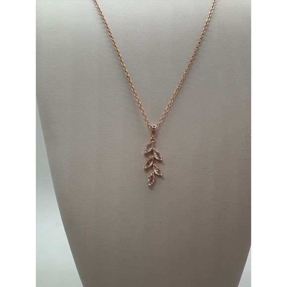 Dainty Leaf Pendant Chain - Picture 1 of 3